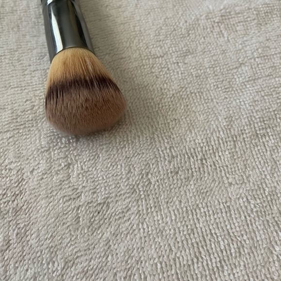 Heavenly Luxe Complexion Perfection Brush #7 - Picture 6 of 7
